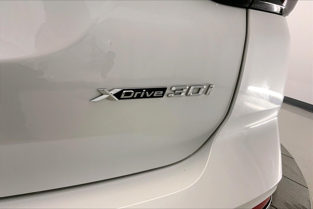 Used 2024 Mineral White Metallic BMW  image 30