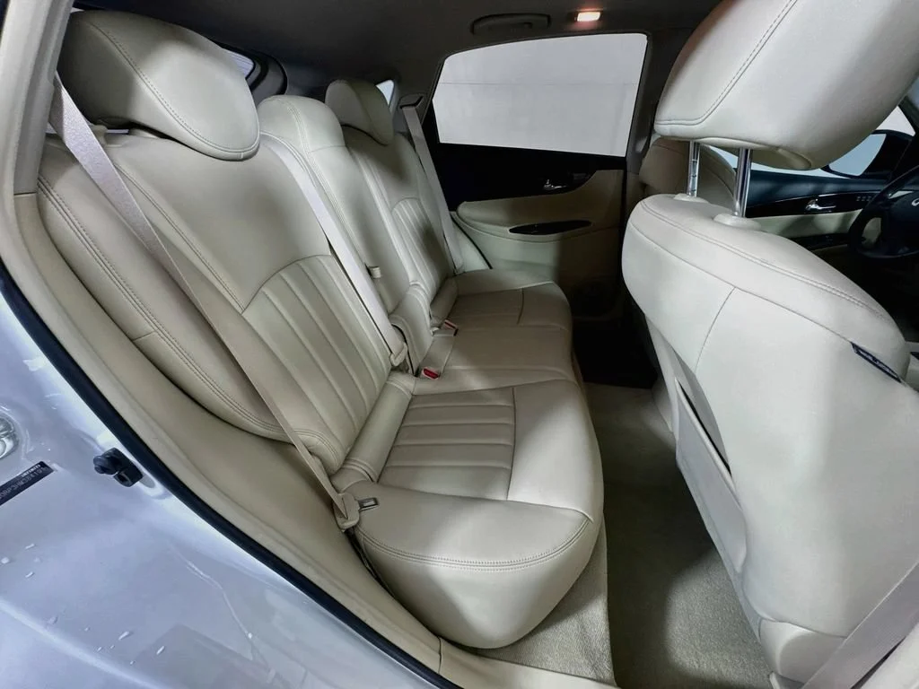 Used 2017 White INFINITI  image 36