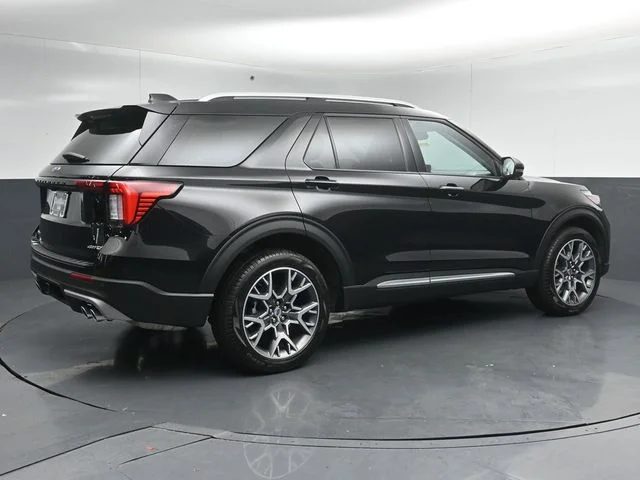 Used 2025 Black Metallic Ford Platinum image 7