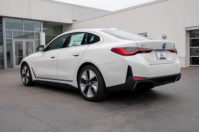 Certified Used 2025 Alpine White BMW xDrive40 image 5