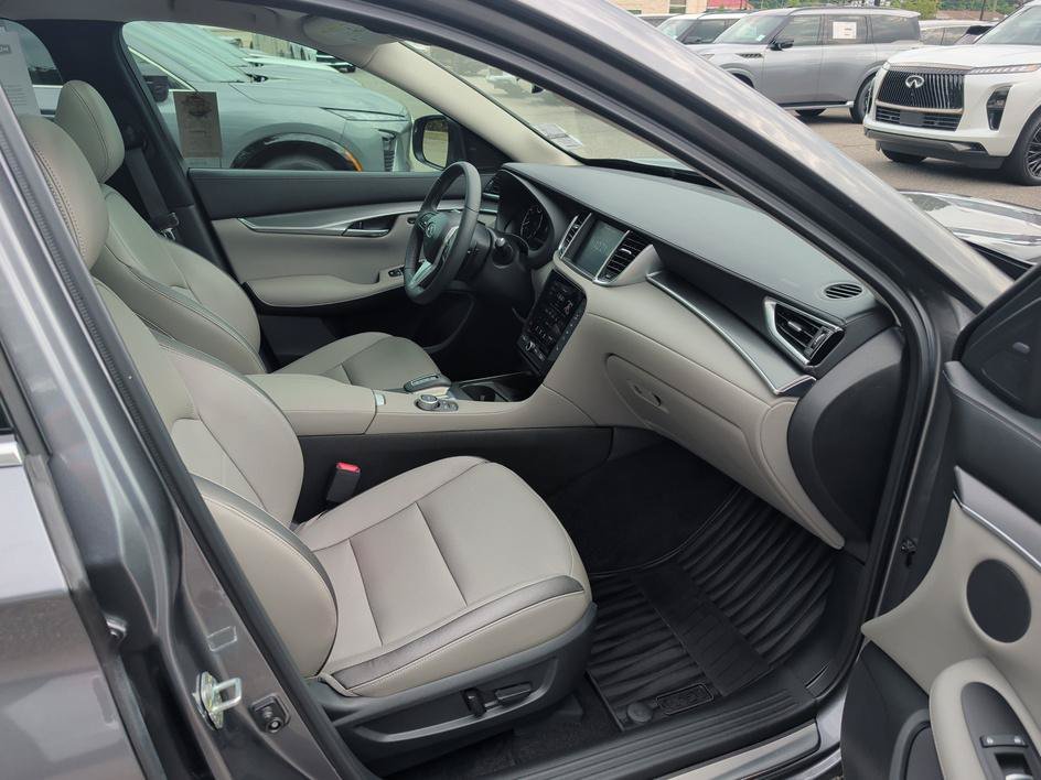 Used 2024 Graphite Shadow INFINITI LUXE image 12