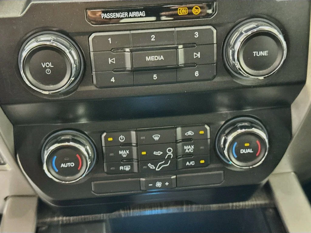 Used 2020 Silver Metallic Ford Lariat image 19