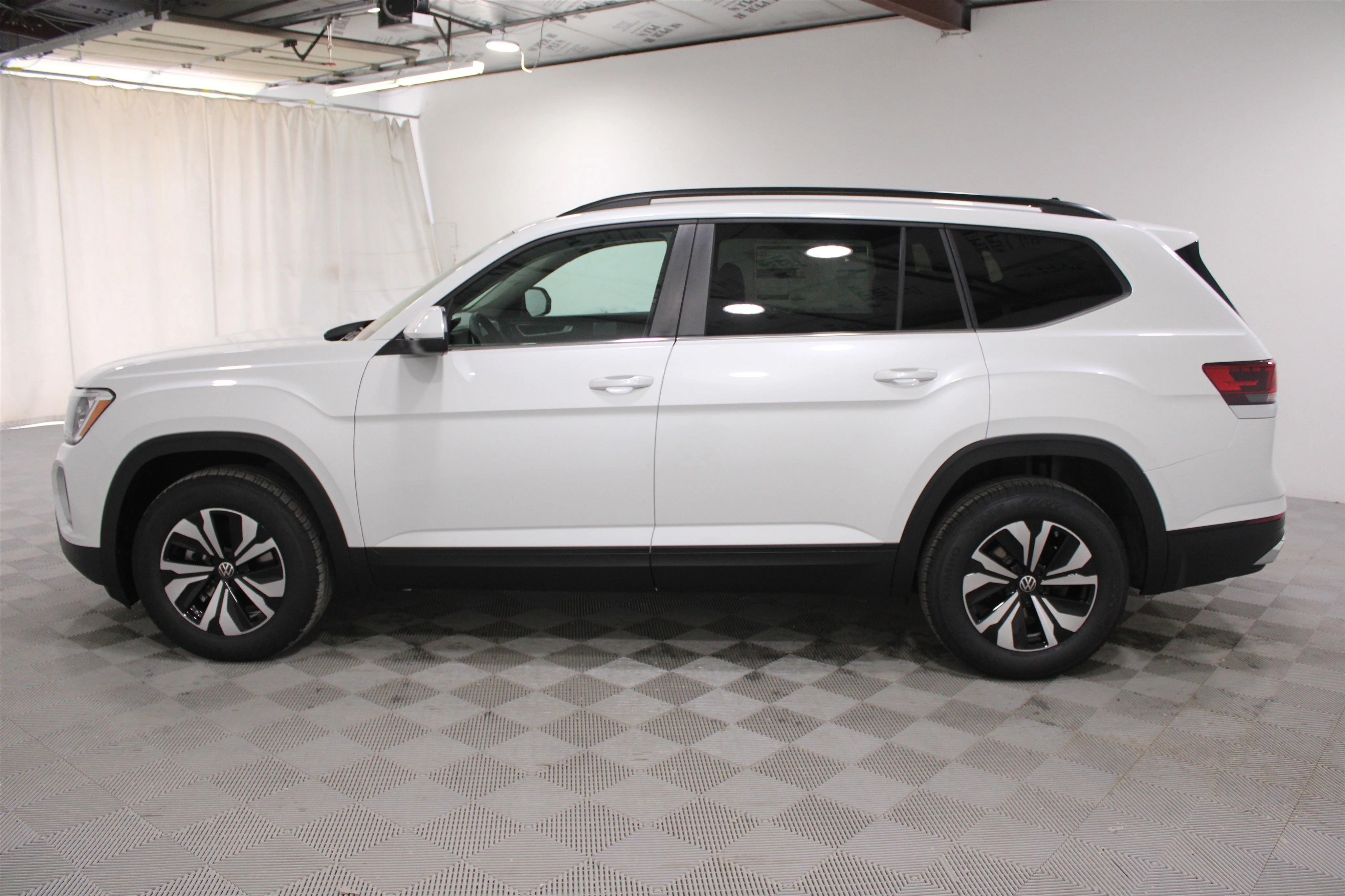 New 2026 Opal White Pearl Volkswagen 2.0T SE image 32
