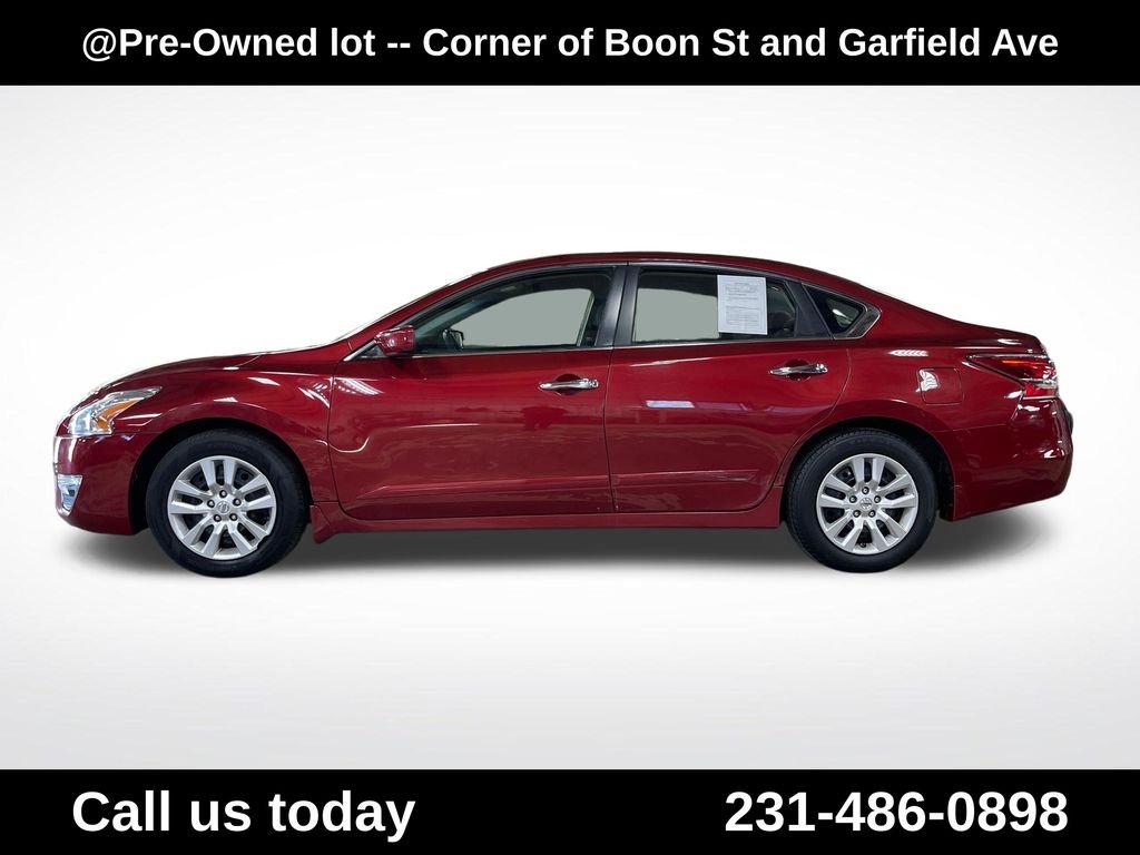 Used 2013 Red Nissan 2.5 S image 2