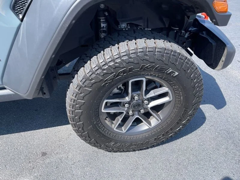 Used 2024 Anvil Clearcoat Jeep Mojave image 18
