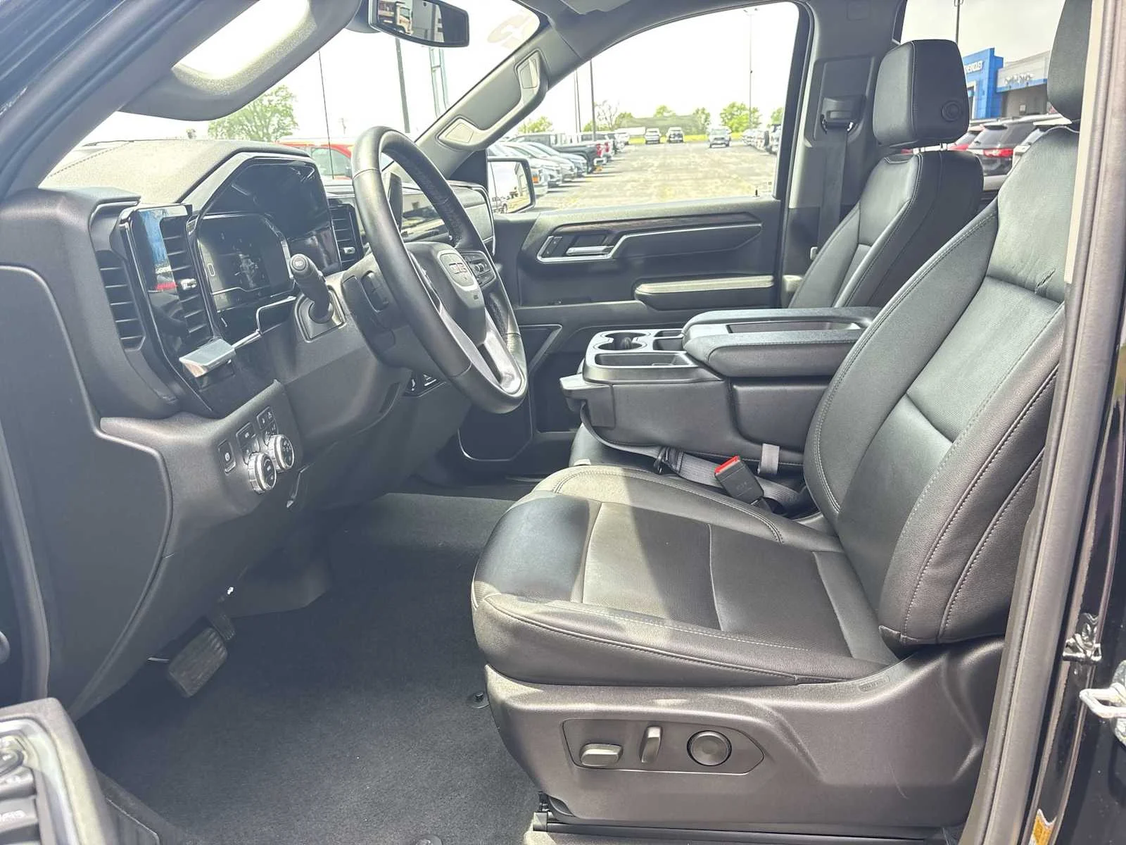 Used 2025 Onyx Black GMC SLT image 20