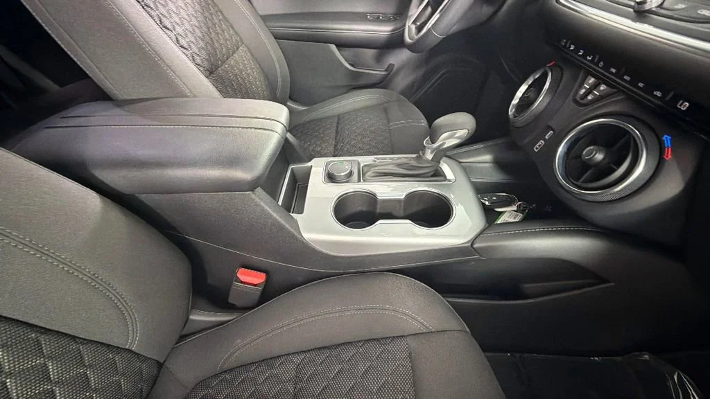 Used 2022 Summit White Chevrolet 2LT image 34