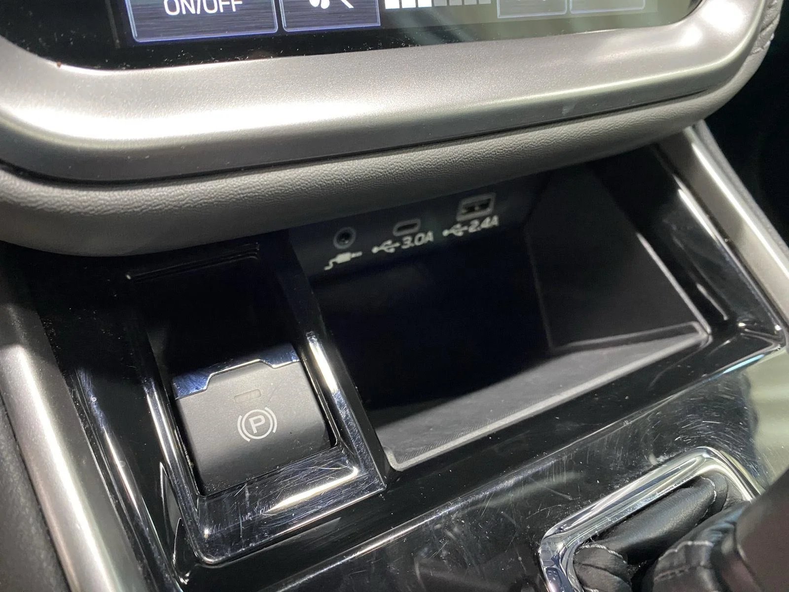 Used 2025 Crystal White Pearl Subaru Onyx Edition image 30