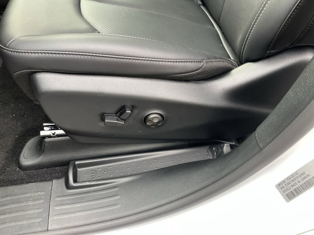 2026 Chrysler Pacifica Select - Photo 28