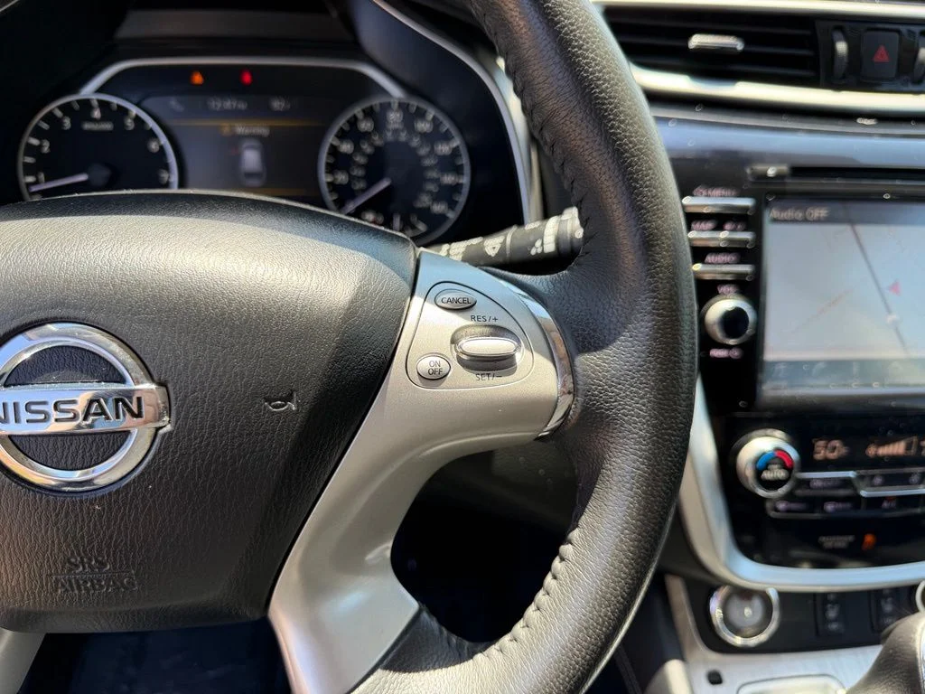 Used 2015 Silver Nissan SL image 17