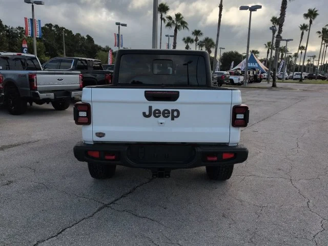 Used 2022 White Jeep Rubicon image 5