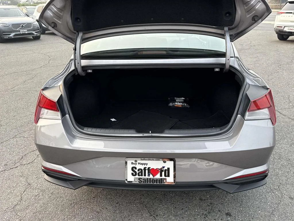 Used 2023  Hyundai SE image 31