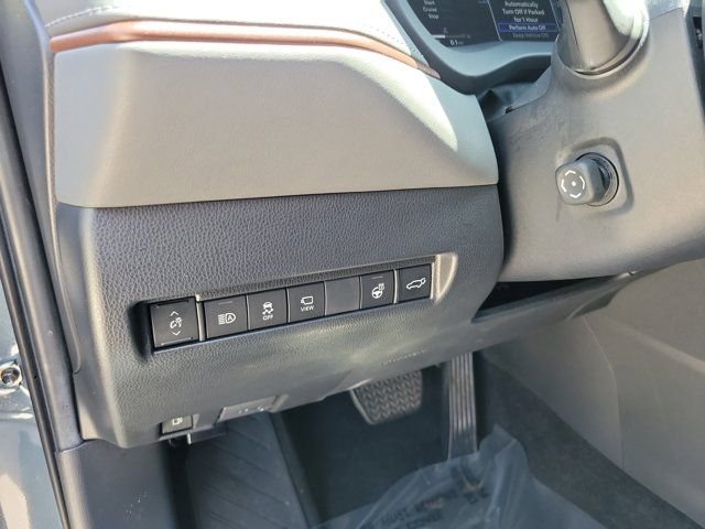 2023 Toyota Venza Limited - Photo 20