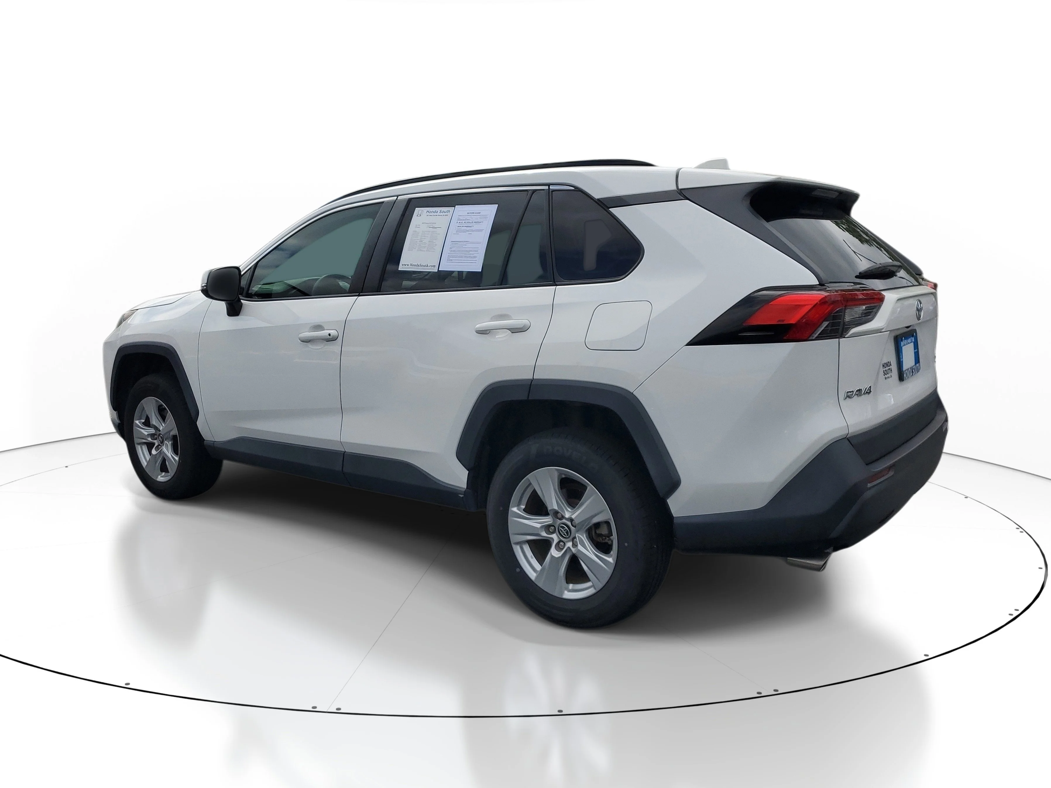 Used 2019 Super White Toyota XLE image 4