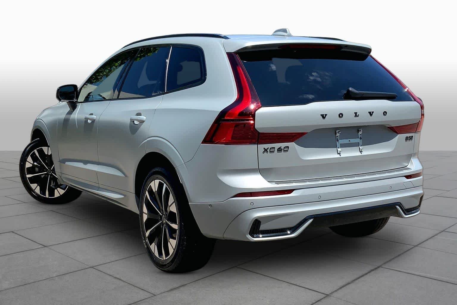 Used 2026 Vapour Grey Metallic Volvo Ultra Black Edition image 12