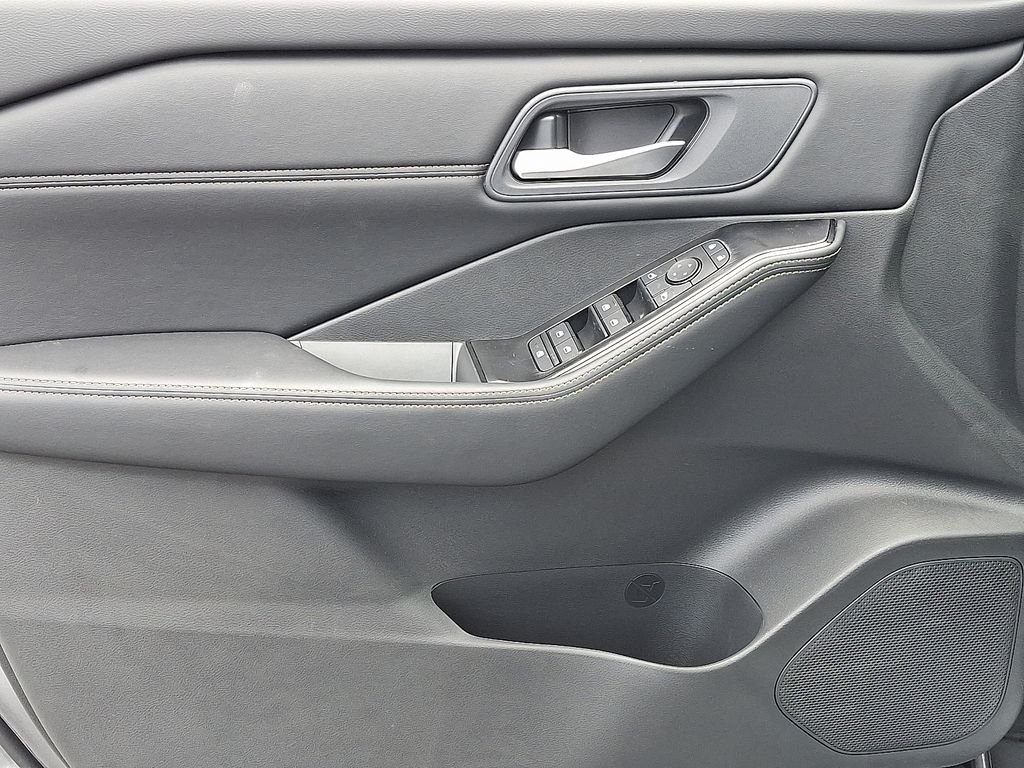 2026 Nissan Rogue — photo 8