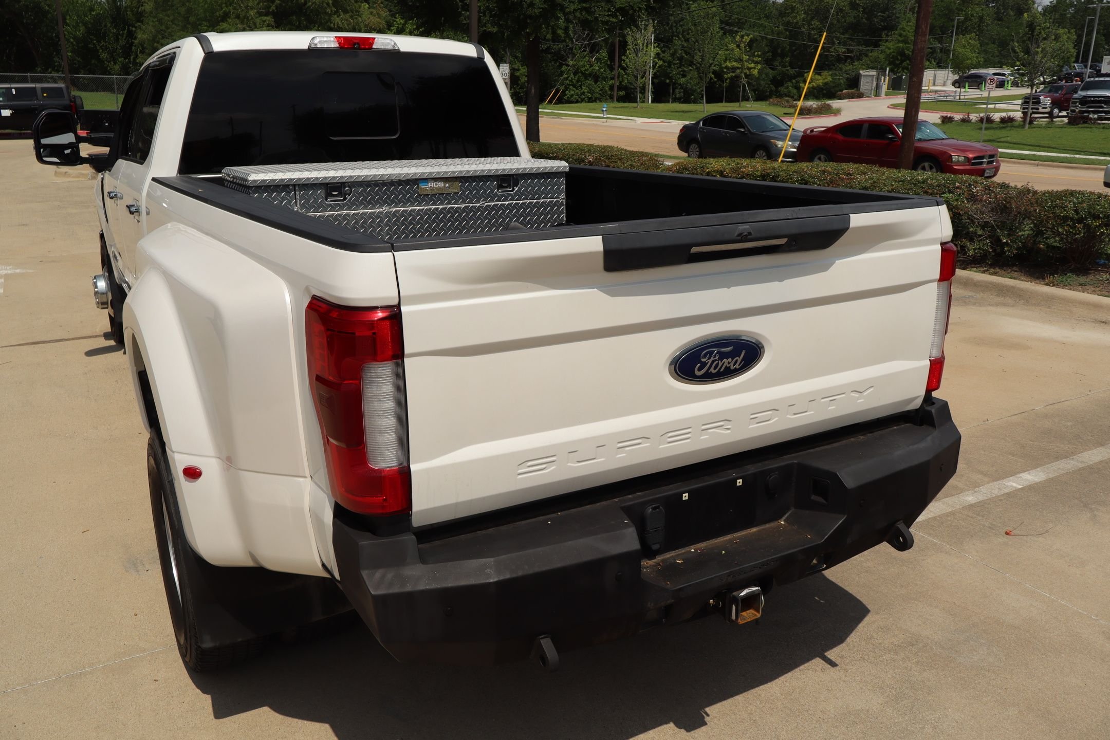Used 2019 White Platinum Clearcoat Metallic Ford Lariat image 28