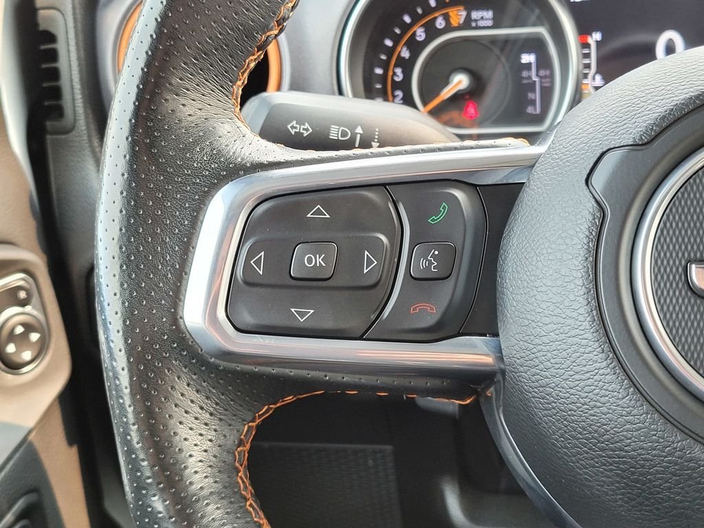 Used 2023 Silver Jeep Mojave image 25