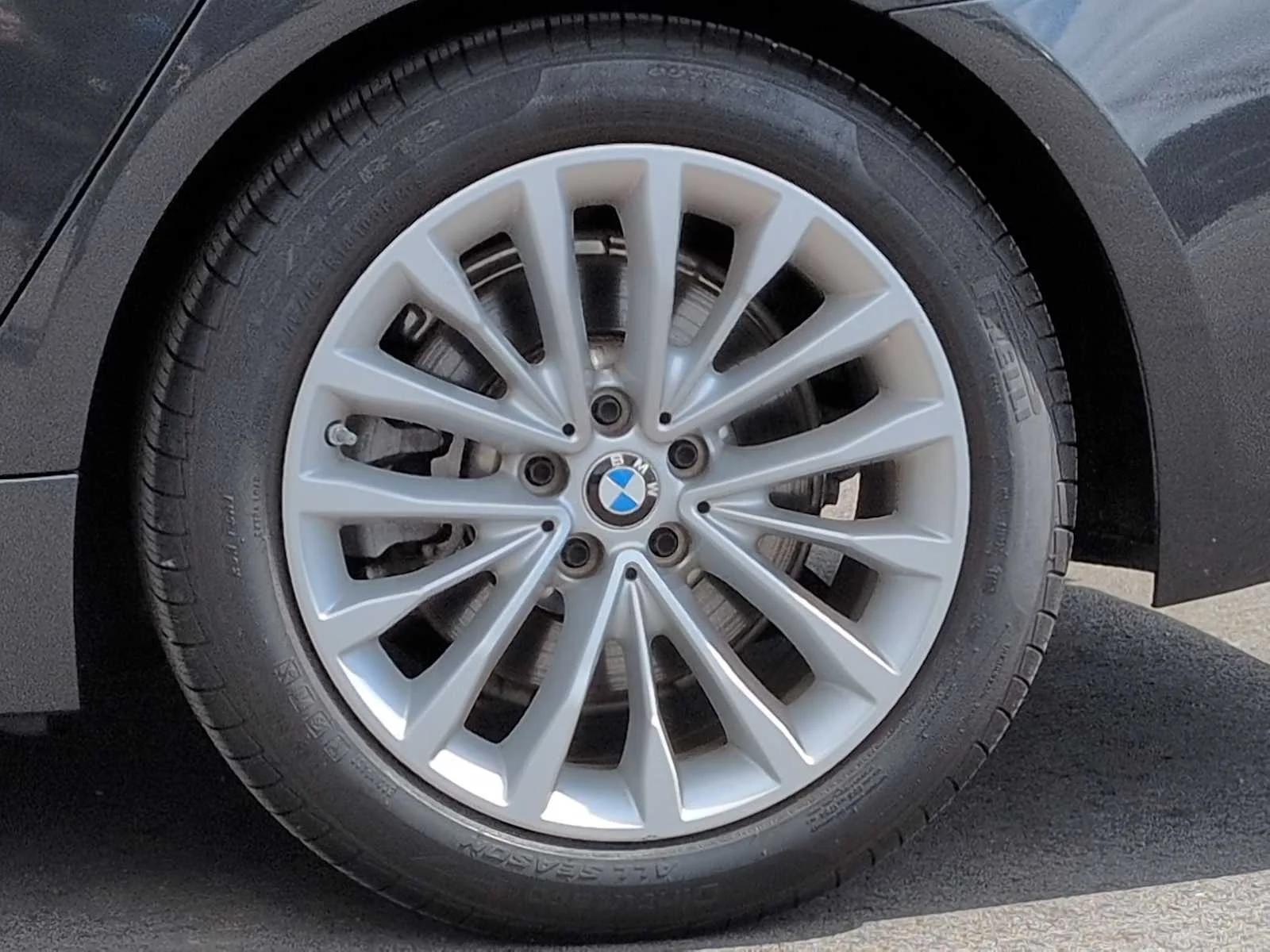 Used 2021 Dark Graphite Metallic BMW 530e xDrive image 13
