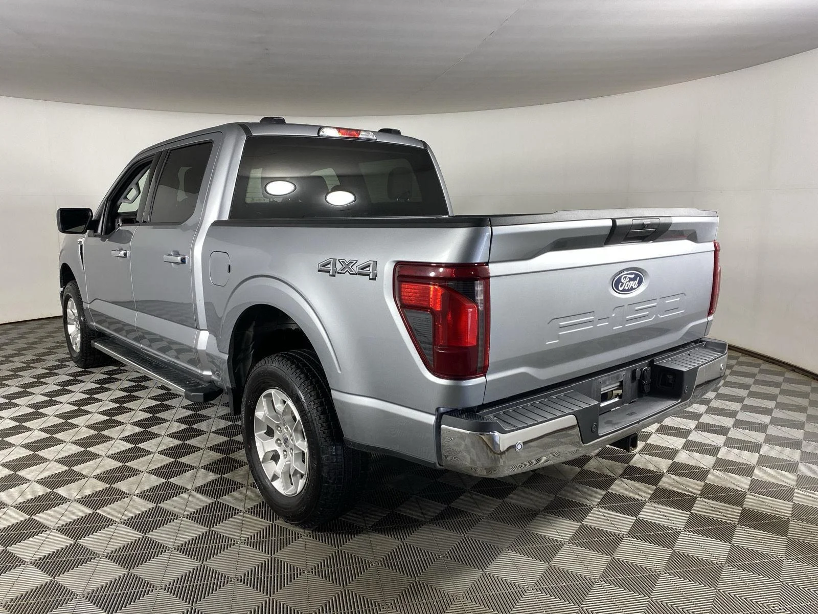 Used 2025 Iconic Silver Ford XLT image 5