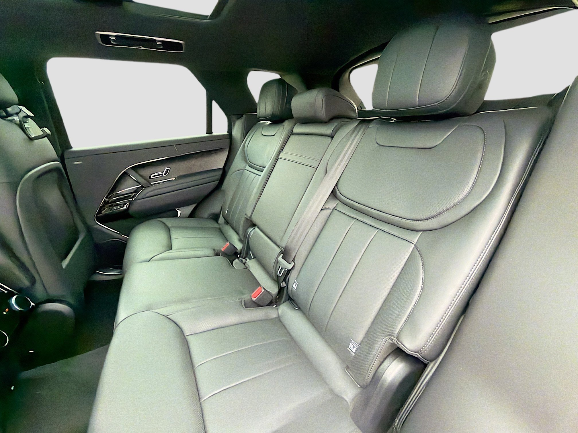 New 2026 Carpathian Grey Land Rover Dynamic SE image 21