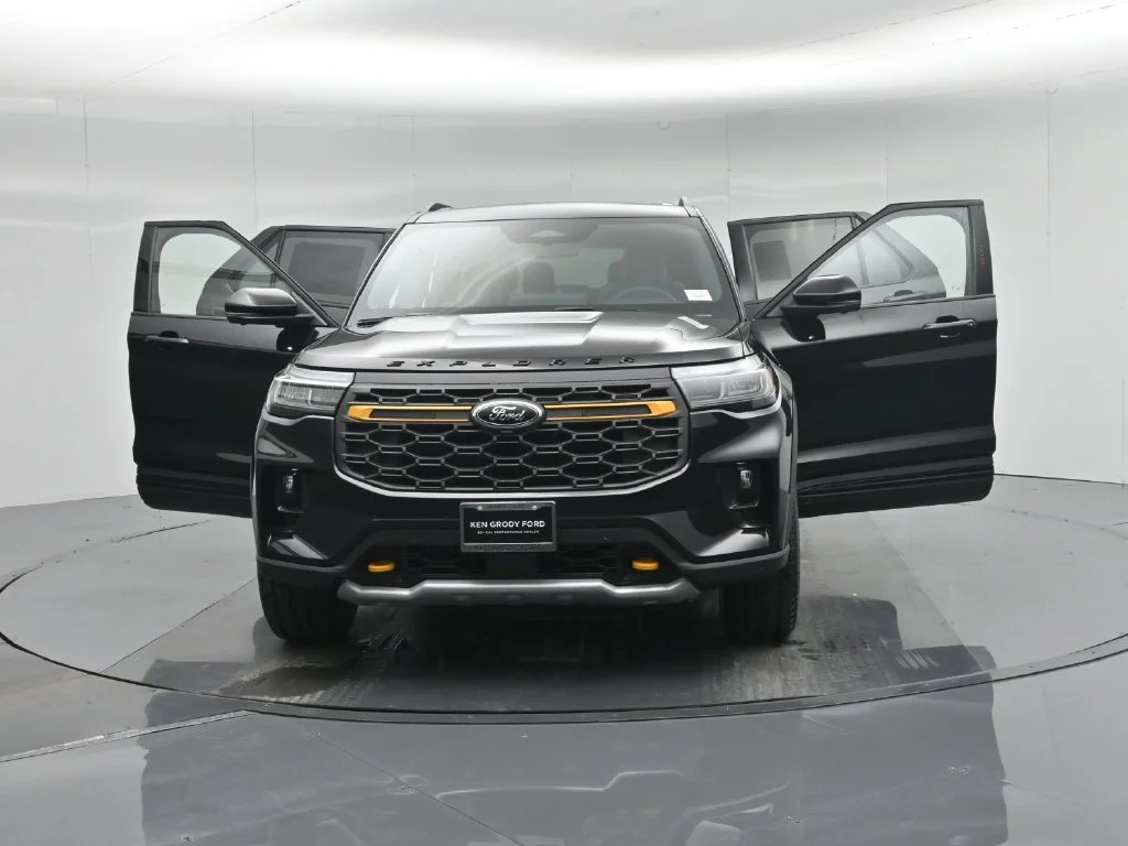 New 2026 Agate Black Metallic Ford Tremor image 33