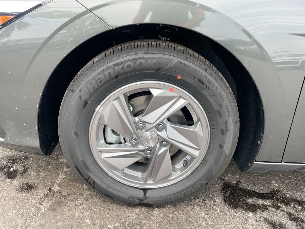 2025 Hyundai Elantra SE - Photo 37