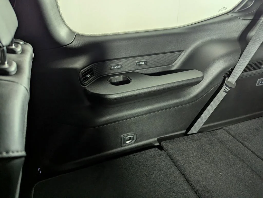 New 2026 Bright White Clear-Coat Exterior Paint Jeep Limited Altitude image 26
