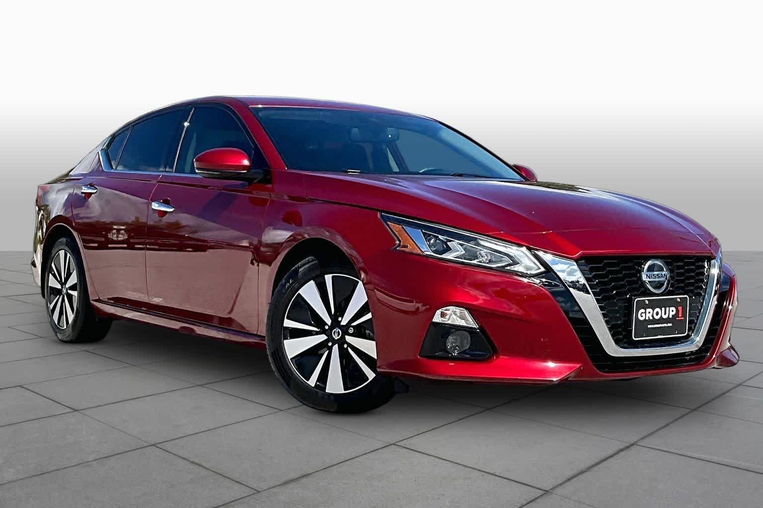 Used 2020 Scarlet Ember Tintcoat Nissan 2.5 SV image 3