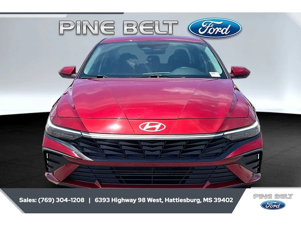 Used 2024 Ultimate Red Hyundai SE image 3