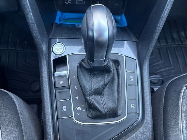 Used 2018 Orange Volkswagen 2.0T SEL Premium image 9