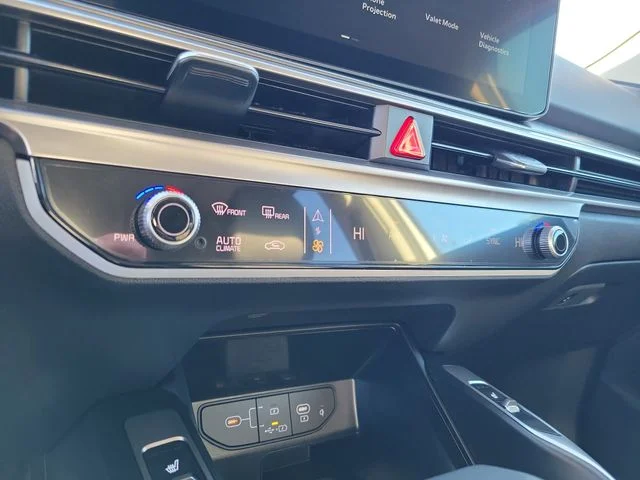 New 2026 Glacial White Pearl Kia S image 17