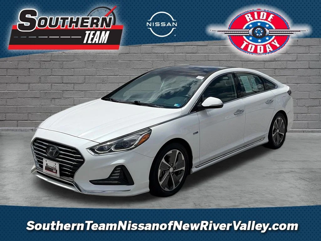 Used 2019 White Hyundai Limited image 1