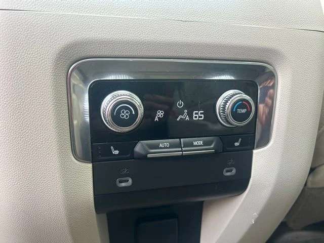 Used 2023 Silver GMC Denali image 21
