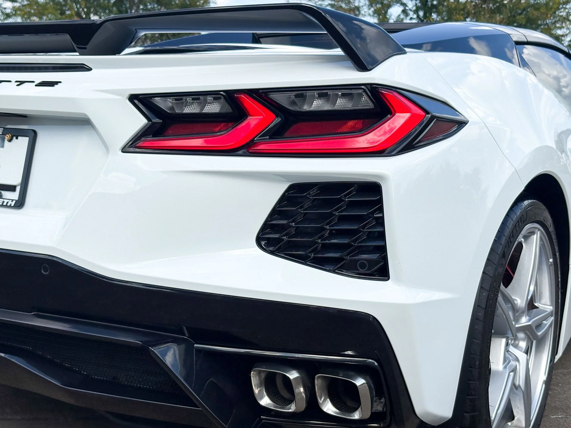 Used 2023 White Chevrolet Stingray image 15