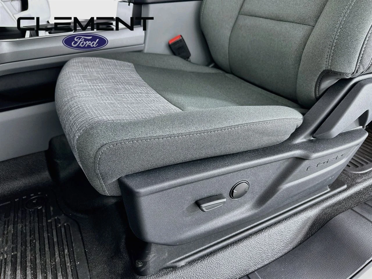 New 2026 Oxford White Ford F-350® XLT image 25