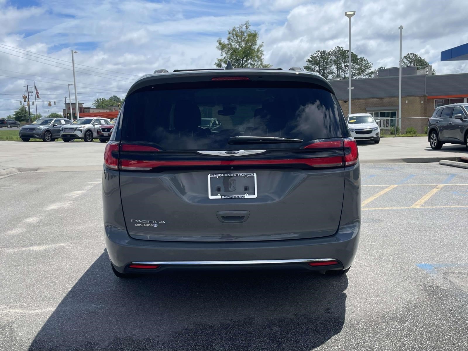 Used 2022 Ceramic Gray Clearcoat Chrysler Touring L image 5