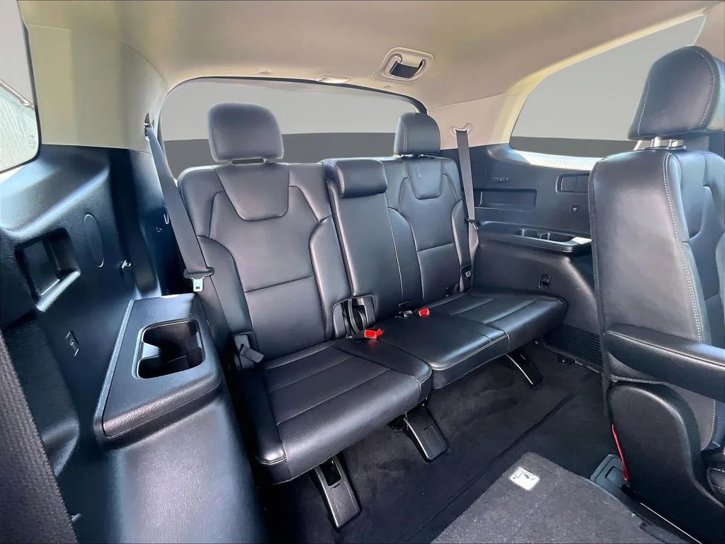 Used 2025 Black Kia S image 29