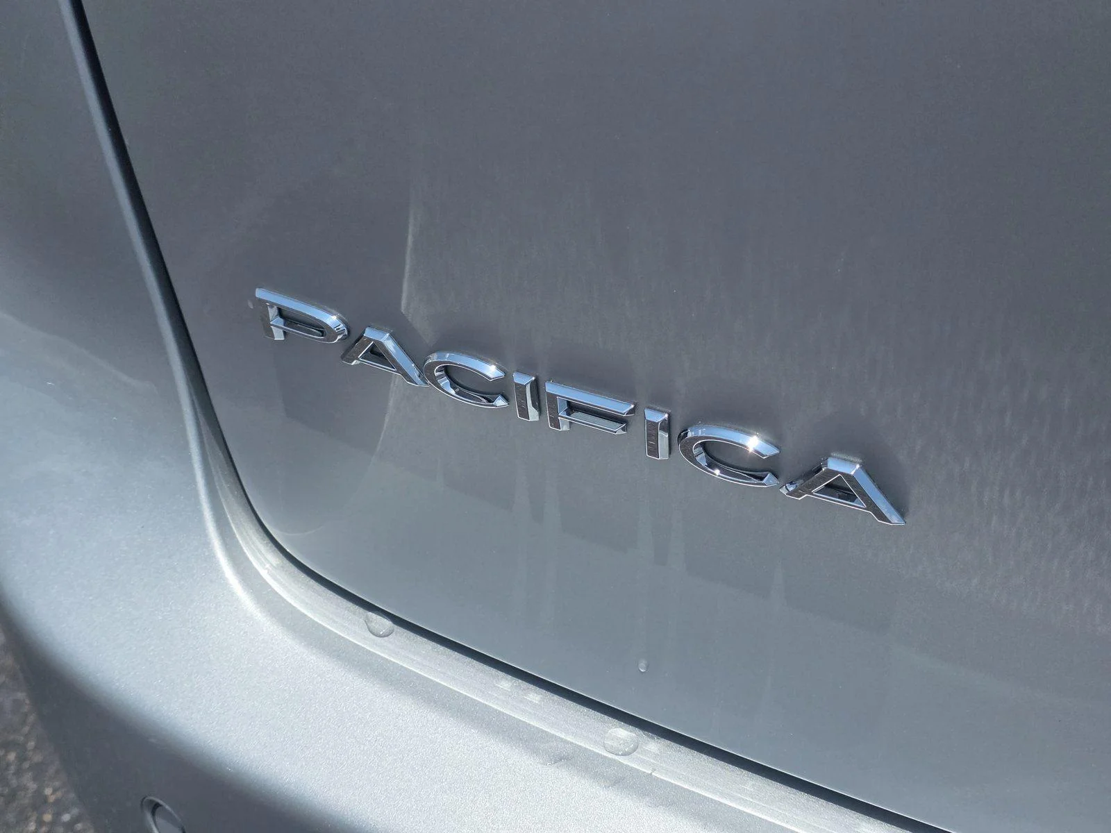Used 2024 Silver Mist Clearcoat Chrysler Touring L image 33
