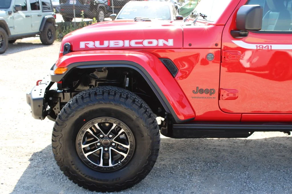 New 2026 Firecracker Red Clear-Coat Exterior Paint Jeep Rubicon image 7