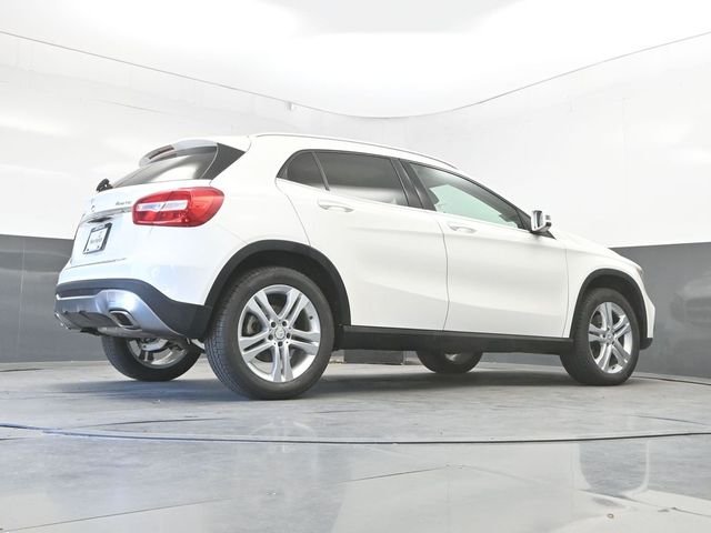 Used 2019 White Mercedes-Benz GLA 250 image 39