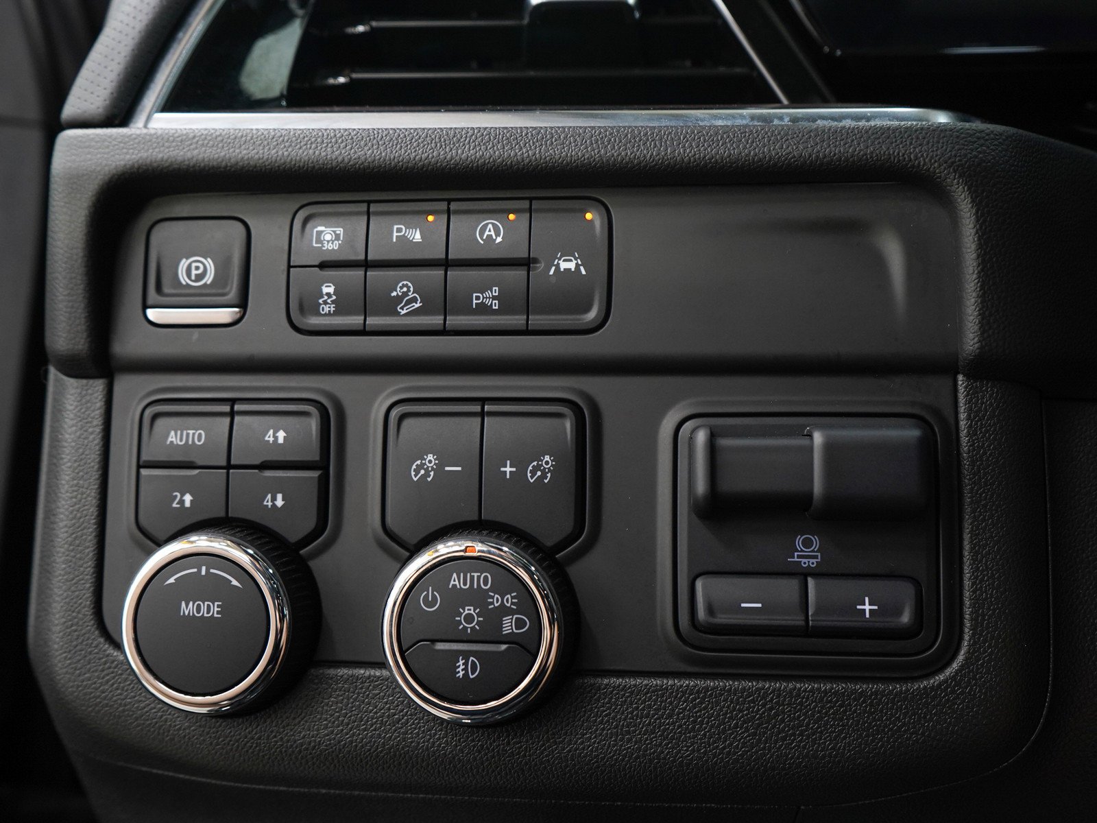 Used 2025 Black Chevrolet Premier image 29