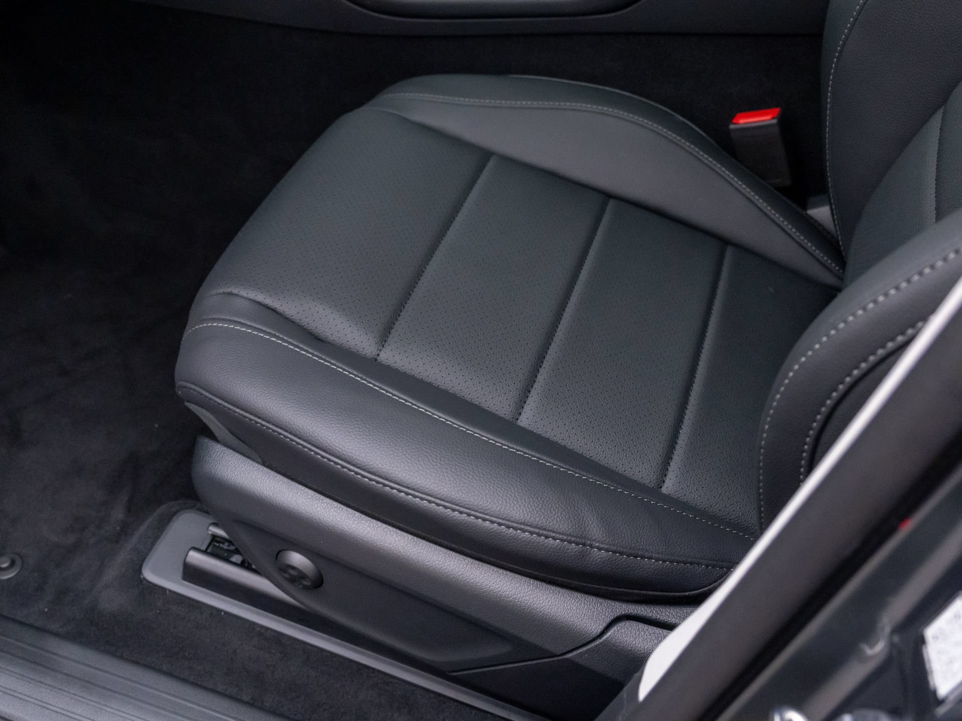 New 2026 Selenite Grey Metallic Mercedes-Benz GLS 450 image 59