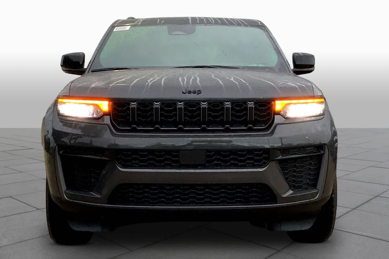 New 2026 Baltic Gray Metallic Clear-Coat Exterior Paint Jeep Laredo Altitude image 3