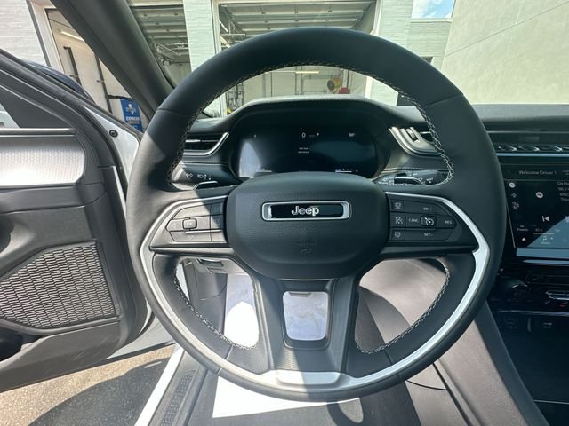 Used 2023 White Jeep Altitude image 16