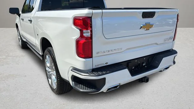 Used 2025 Beige Chevrolet High Country image 37