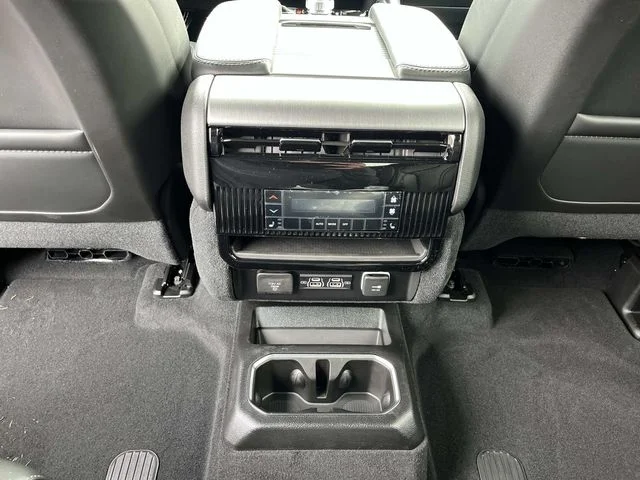 New 2026 Baltic-Gray Metallic Clear-Coat Exterior Paint Jeep Limited Altitude image 15