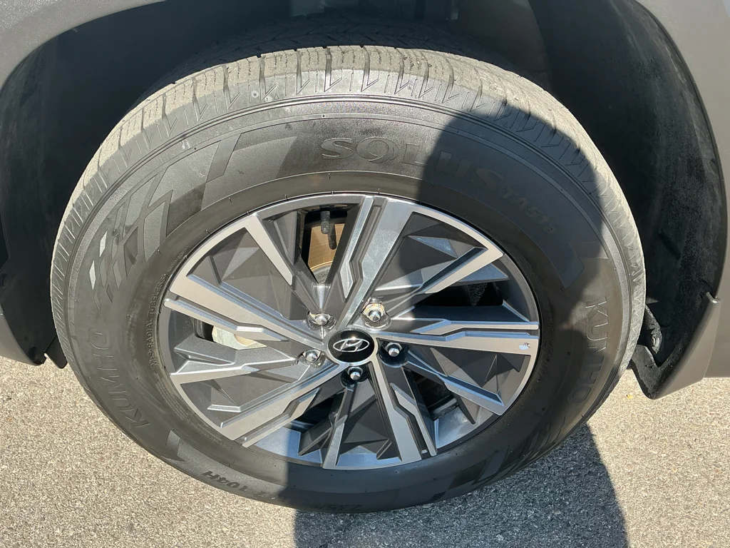 Used 2024 Shimmering Silver Hyundai Blue image 19