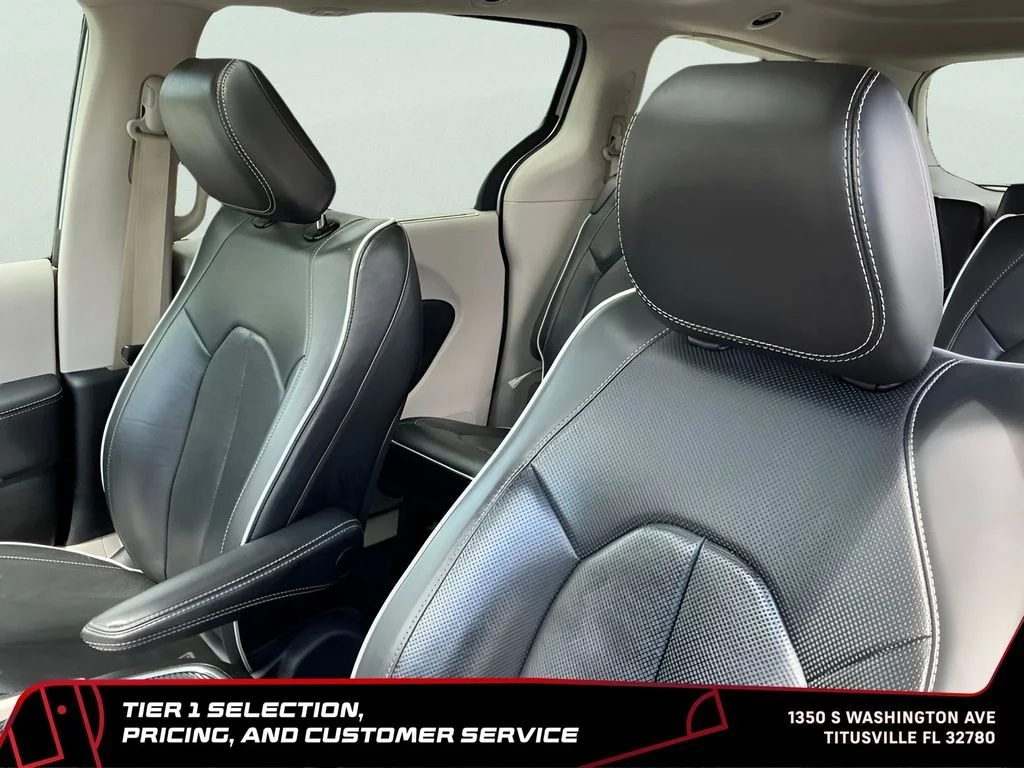 Used 2024 Silver Chrysler Limited image 18