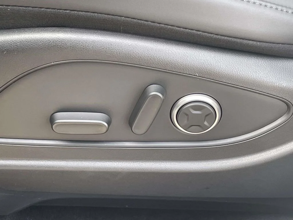New 2026 White Hyundai SEL Premium image 18